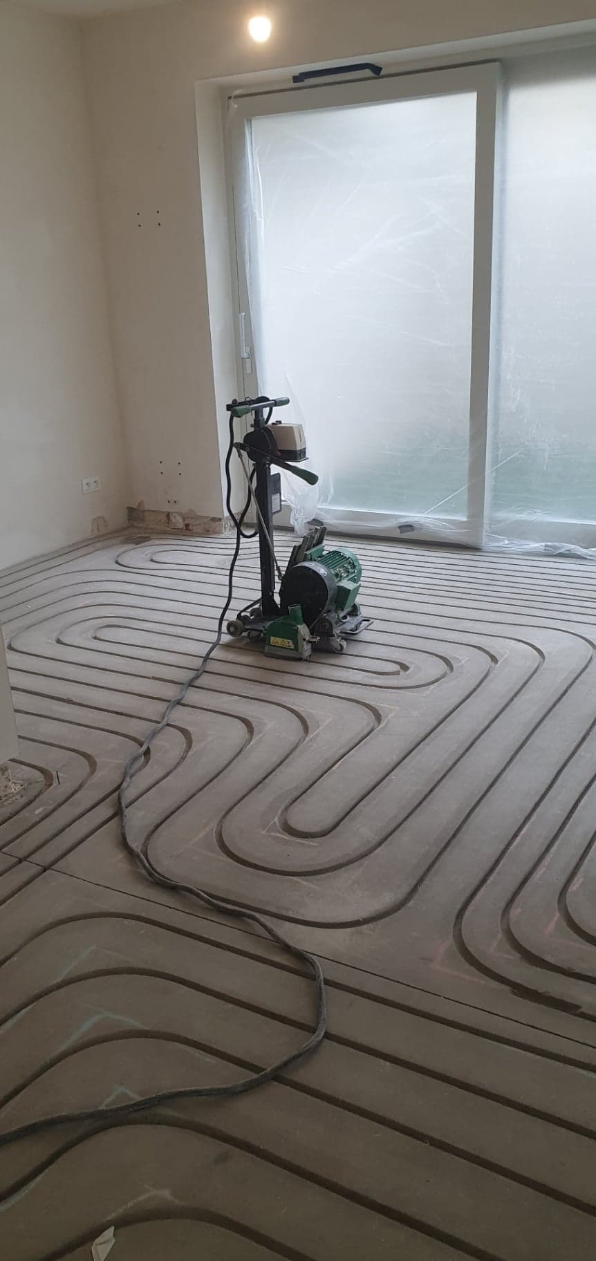 Hydraulik instalacje sanitarne frezowanie pod ogrzewanie podlogowe